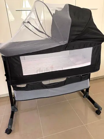 Portable bedside bassinet/crib with mosquito net, black