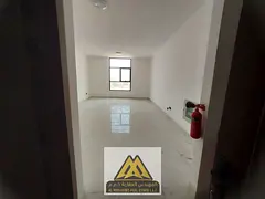 Brand new studio apartment with spacious living area, central air conditioning and gas, free mainten