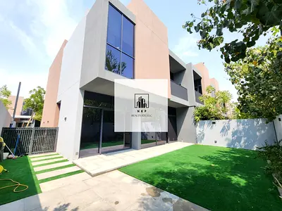 🔥GOLDEN DEAL Spacious luxurious lush brand new fully furnished 4 bedrooms townhouse 5 bathrooms, c