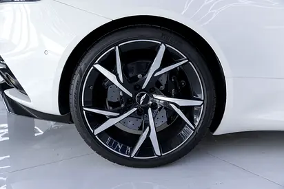 2019 Aston Martin DBS 照片 15