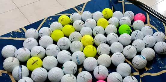 Golf balls mixed brands available good condition like new and shiny balls.