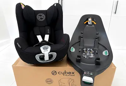 Cybex Sirona Z i size car seat with isofix base