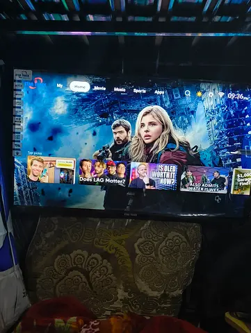 Star Track 32" Smart LED TV - Good Working Condition 10/9 condition with completed plastic packed.