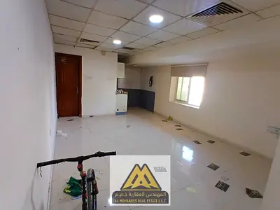 ستوديو كبير ايجار سنوي | مطبخ شبه منفصل | تكييف مركزي | طابق ارضي | منطقه حيويه
