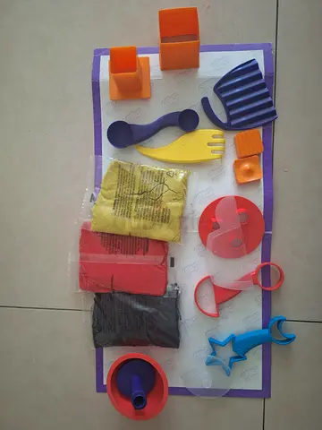 Kinetic Sand SANDisfactory Set (2lb) — Rainbow Colors, 3 pack of Unused sand and one used pack.