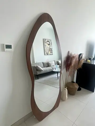 Decorative Mirrors – Stylish & Excellent Condition