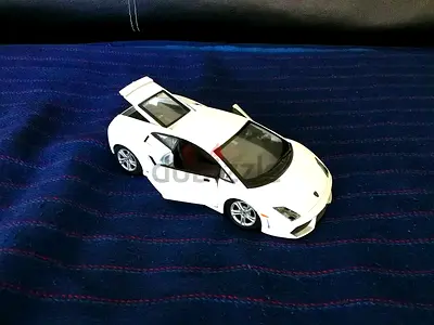 Maisto 1:24 Lamborghini Gallardo LP 560-4 Die-Cast Model