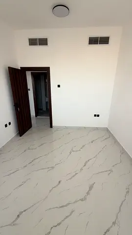 فرصة مميزة للسكن في أول ساكن بموقع مطلوب في المويهات 1. شقة غرفتين وصالة بتفاصيل عملية ومميزة: