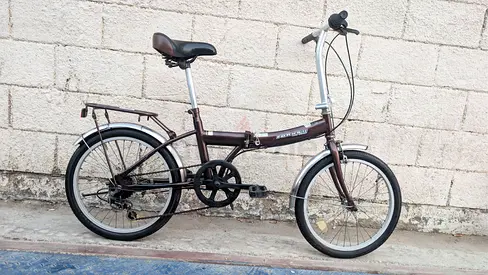 Foldable 20-inch Commuter Bike — Compact, 6 speed Good Condition