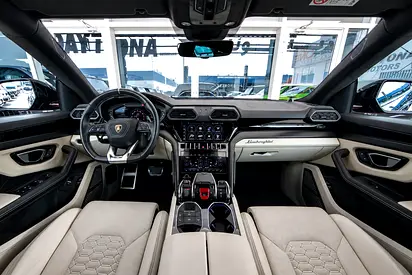 2022 Lamborghini URUS — фото 10
