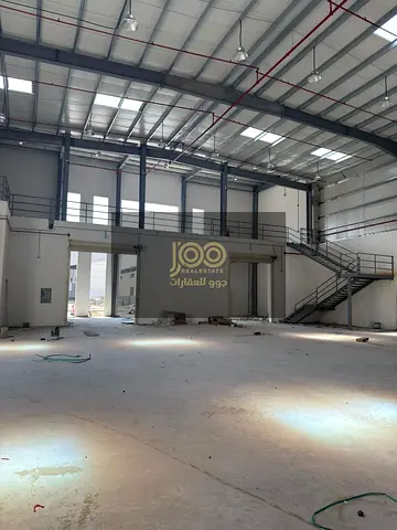 A unique investment opportunity: a warehouse with a mezzanine and showroom on a main street. Electricity: 200
