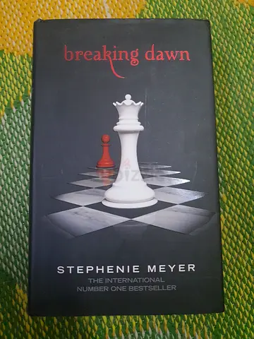 Breaking Dawn by Stephenie Meyer - Paperback (Twilight Saga)