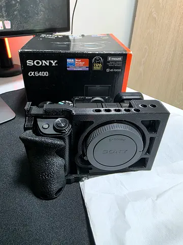 Sony Alpha a6400 mirrorless camera with box - very good condition