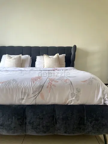 King size upholstered bed with padded headboard - dark grey (The one)