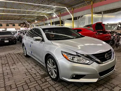 2017 Nissan ALTIMA thumbnail 3