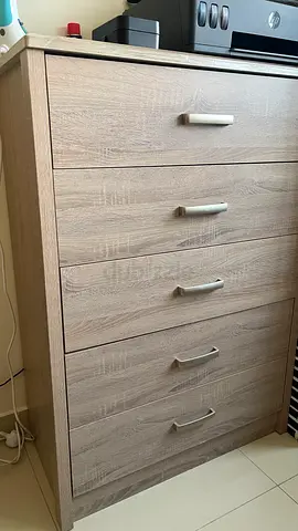 Light oak 5-drawer chest / dresser in good condition