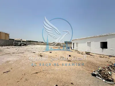 حوطه تجاري 20,000 قدم، كهرباء 50 كيلوواط، إنترلوك داخلي، مكتبين، حمام، بنتري وغرفة مضخات. مناسب للتخزين واللوجستيات ومختلف الأنشطة.