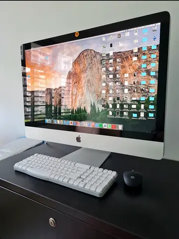 Apple iMac 21.5-inch All-in-One Desktop with Wireless Keyboard & Mouse
