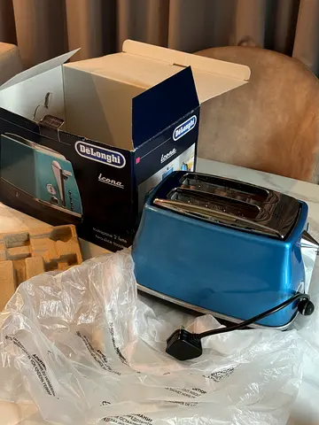 DeLonghi Toaster NEW