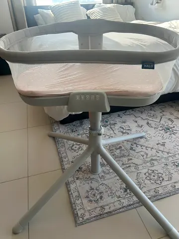 HALO swivel sleeper bassinet — bedside co-sleeper in good condition