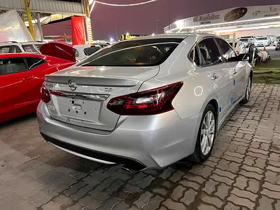 2017 Nissan ALTIMA thumbnail 10
