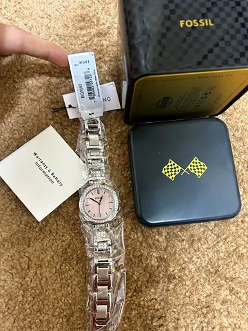 Brand new Fossil Ladies Watch before Aed 553 ( $209 CAD) , now only Aed 350