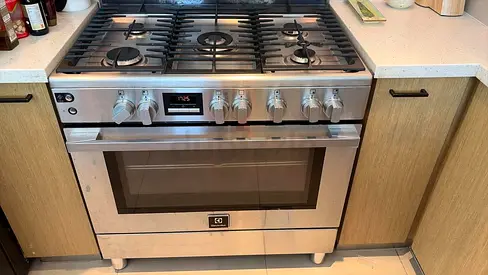 Free delivery Electrolux 5-Burner Gas Range with Oven 90 cm - Good Condition