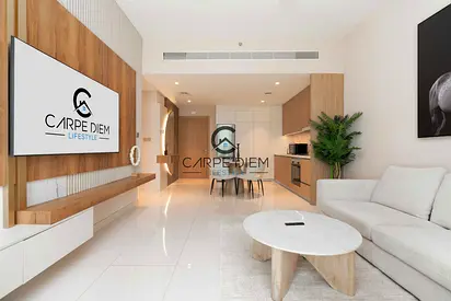 Spacious Modern Unit with Beach Access