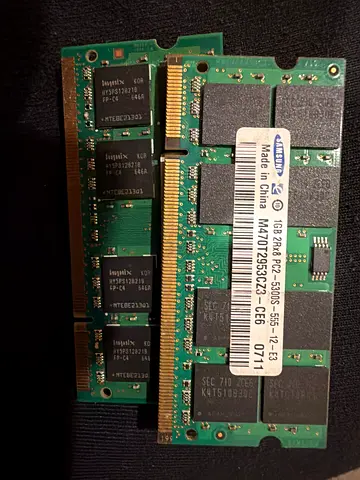 2 x 1GB Samsung PC2-5300S DDR2 Laptop RAM (SODIMM)