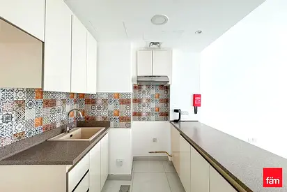 Spacious I Bright Apartment I Hessa View