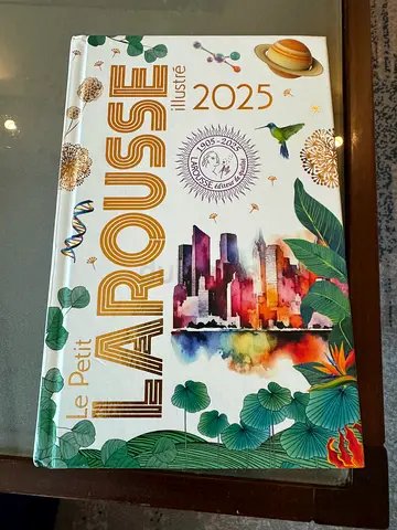 Le Petit Larousse Illustré 2025 – French Dictionary & Encyclopedia – Like New