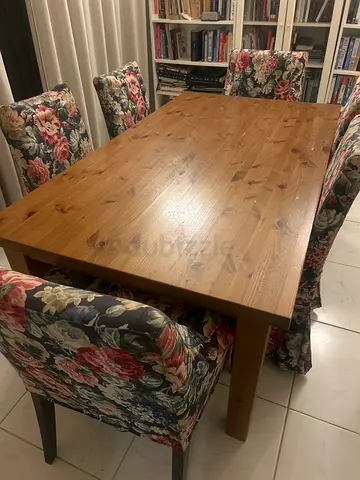 Solid wood dining table with 4 floral upholstered chairs