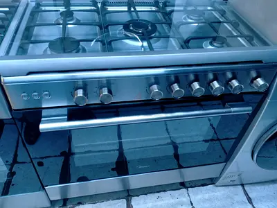 Midea gas stove 5 burners with oven