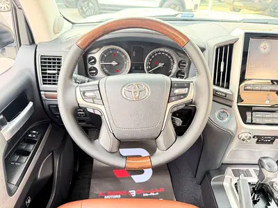 صورة 10 لـ 2018 Toyota LAND CRUISER