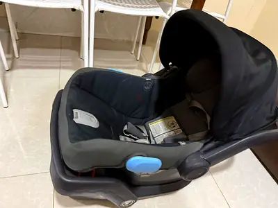 Infant car seat with base – used, good condition