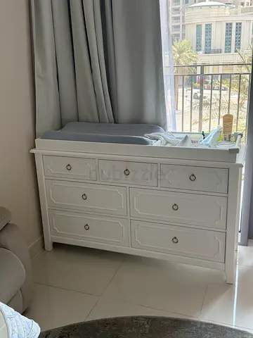 White 6-Drawer Wooden Dresser / Chest in Good Condition