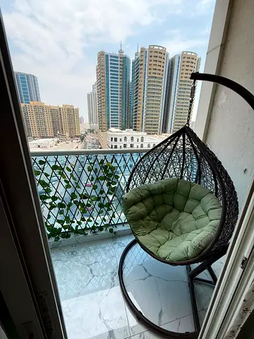 Two bedrooms and a living room - Sea view - Central air conditioning - Maintenance included - Elect