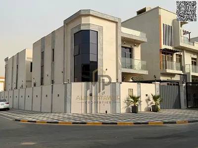 فيلا جاهزة للسكن تم بناؤها وفقًا لأعلى معايير الجودة، بما في ذلك المياه والكهرباء، وقريبة من الطرق الرئيسية.