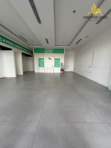 LAGOON FACING ● FITTED SHOP ● BEST OPPORTUNITY