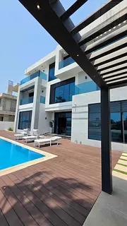 DIRECT FROM OWNER , LUXURY LIVING ,PRIVATE BEACH , BILLIONARE FROND