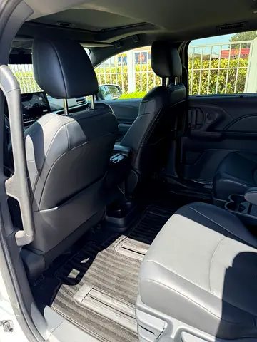 صورة 18 لـ 2025 Toyota SIENNA