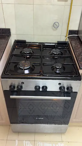 Bosch Gas Cooker, 4-Burner with Oven: 225 AED