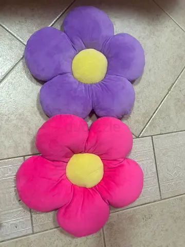 Set of 2 Flower Plush Cushions — Pink & Purple