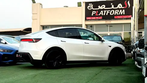 2026 Tesla MODEL Y — фото 2