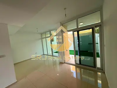 Spacious townhouse/ Single Row / Tenanted