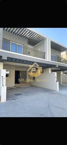 Spacious townhouse/ Single Row / Tenanted