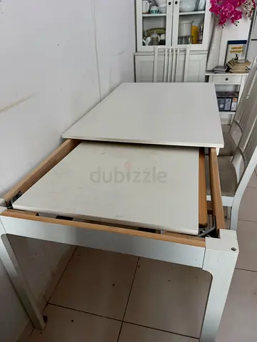 White Extendable Dining Table with Leaves abd chairs - Good Condition