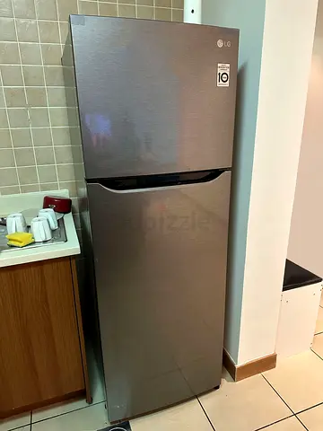L.G fridge 402 litter for sell good working