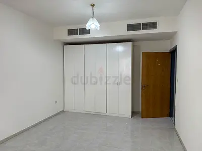 Large Family Room for rent near Financial metro station - 30sec away from metro station