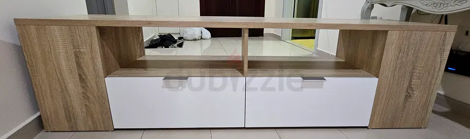 homecentre, Canaria TV Unit
Size: 1800 x 400 x 500mm
Made of MDF/Metal
White and Oak colour